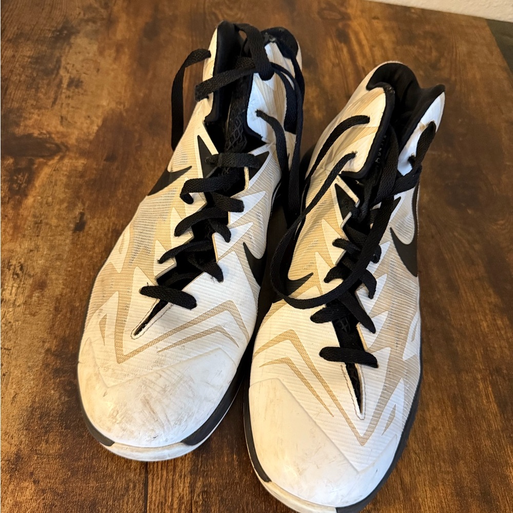 Nike Men's White and Black basketball Shoes